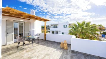 Deluxe Studio Suite | Terrace/patio