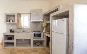 Comfort House, Multiple Beds | Private kitchen | Full-size fridge, stovetop, espresso maker, electric kettle - Sahara Beach Apartments (Naxos)