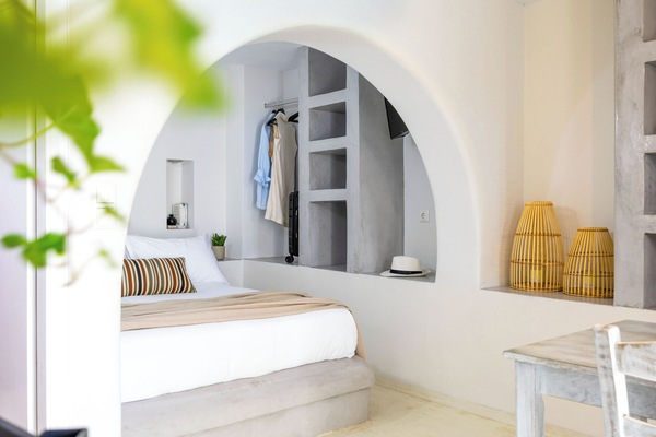 Deluxe Studio, 1 King Bed | Individually decorated, individually furnished, iron/ironing board