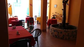 Desayuno completo incluido todos los días