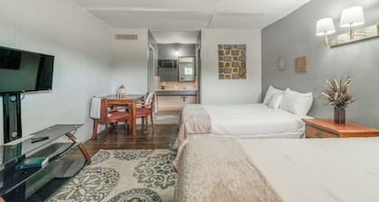 OYO Holiday Capri Motel & Rv Park