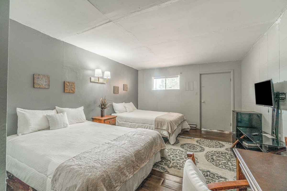 1 bedroom, in-room safe, desk, iron/ironing board