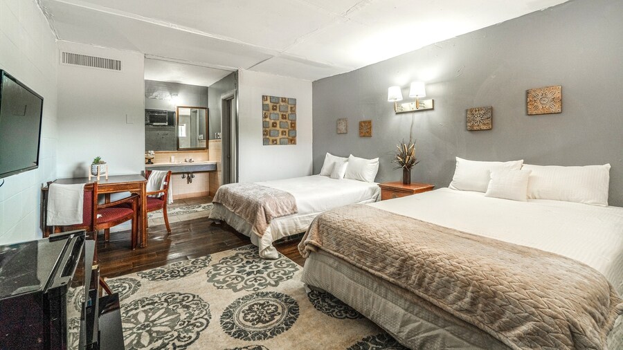 OYO Holiday Capri Motel & Rv Park