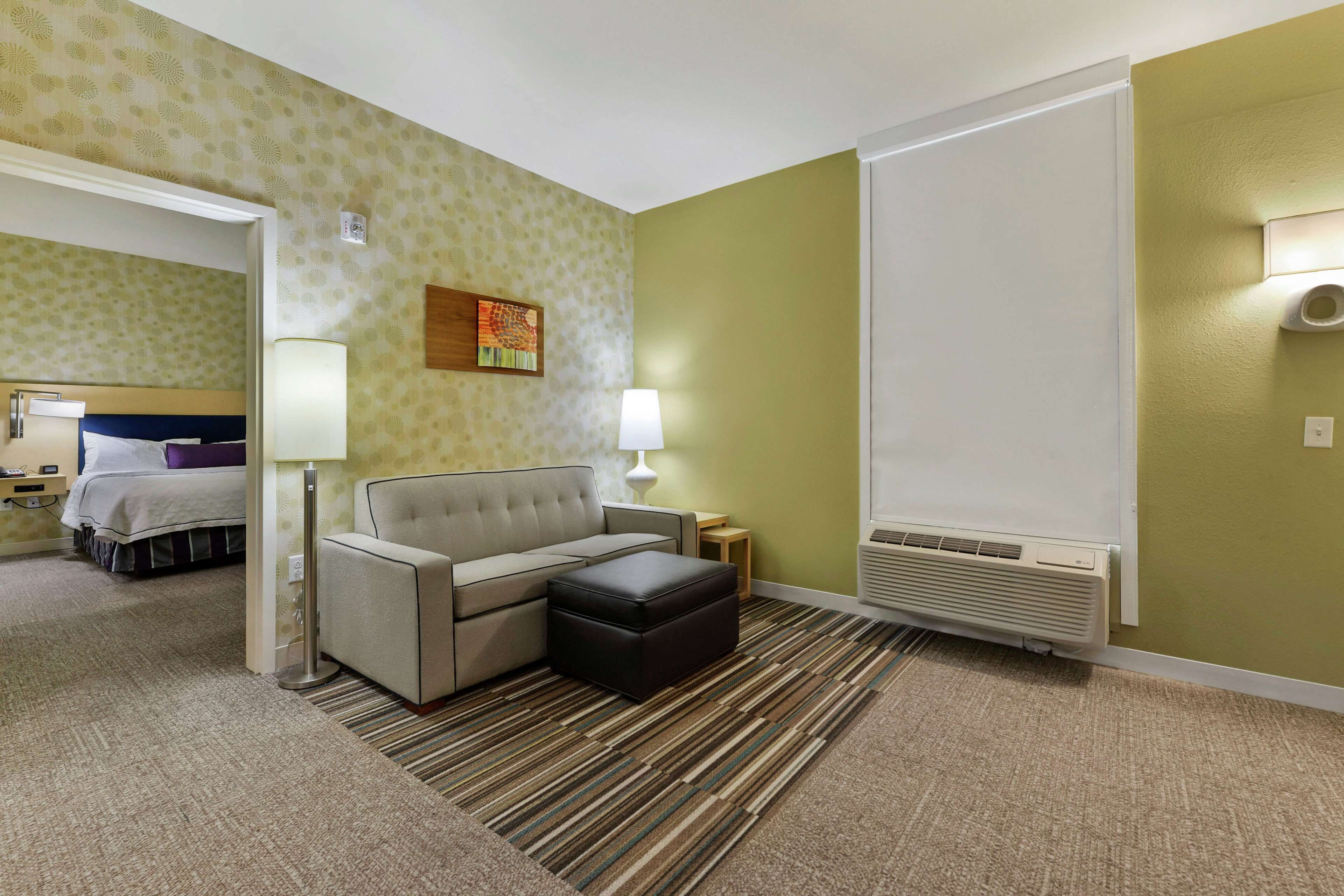 42-inch lcd tv with cable channels, tv, mp3 dock