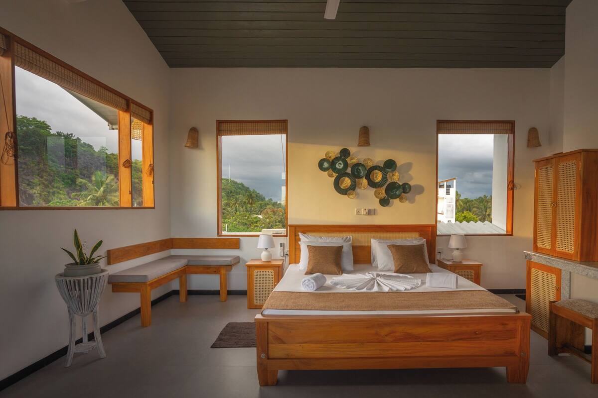 Luxury Double Room | Hypo-allergenic bedding available, in-room safe, WiFi (free), bed sheets