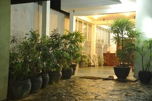 Property entrance - Hotel Baywatch (Unawatuna)
