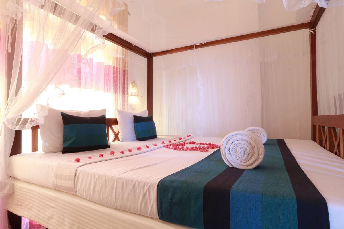Super deluxe double room with privet balcony/ non smoke | Hypo-allergenic bedding available, in-room safe, WiFi (free), bed sheets