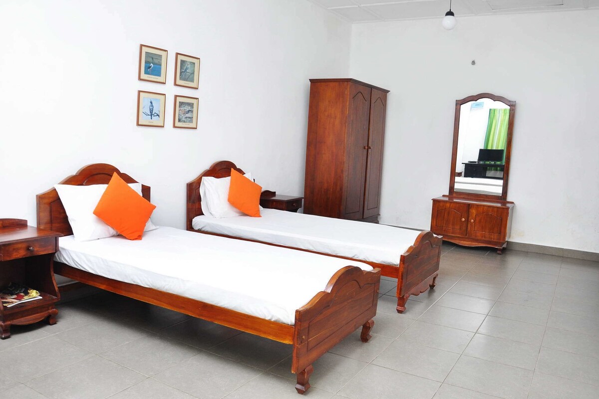 Standard Twin Room, 2 Single Beds, Ground Floor | Premium bedding, desk, iron/ironing board, rollaway beds