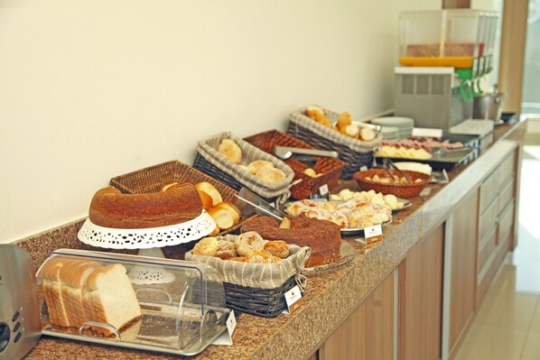 Desayuno buffet todos los días (con cargo)
