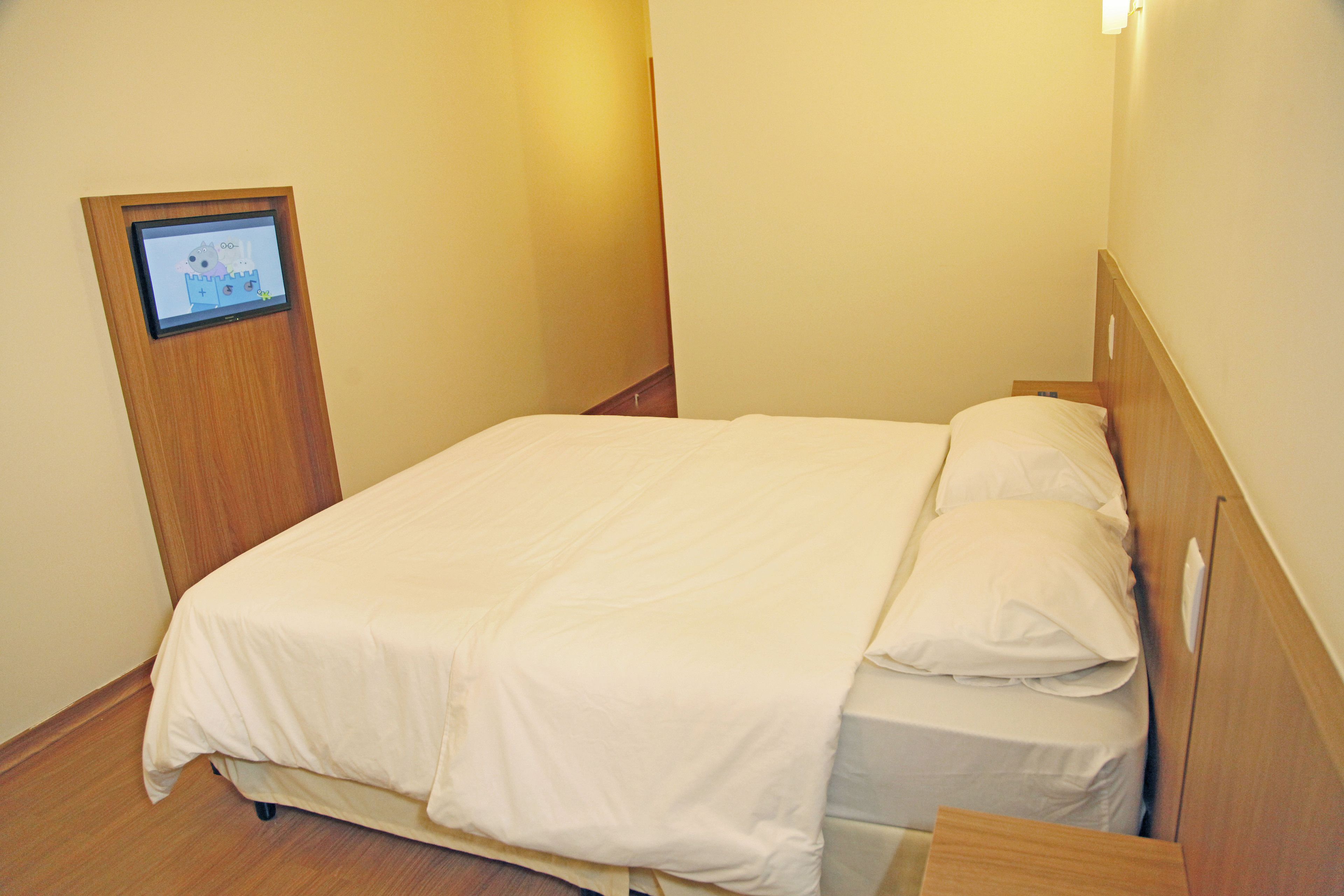 deluxe room | 1 bedroom, desk, soundproofing, free cots/infant beds