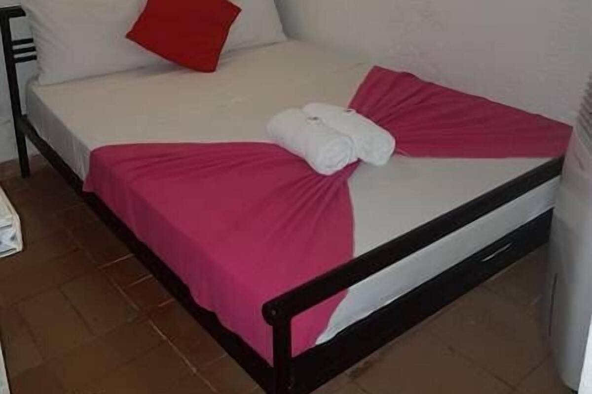 Economy Double Room, 1 Double Bed, Shared Bathroom | In-room safe, free WiFi