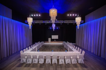 Meeting space at Thunderbird Hotel