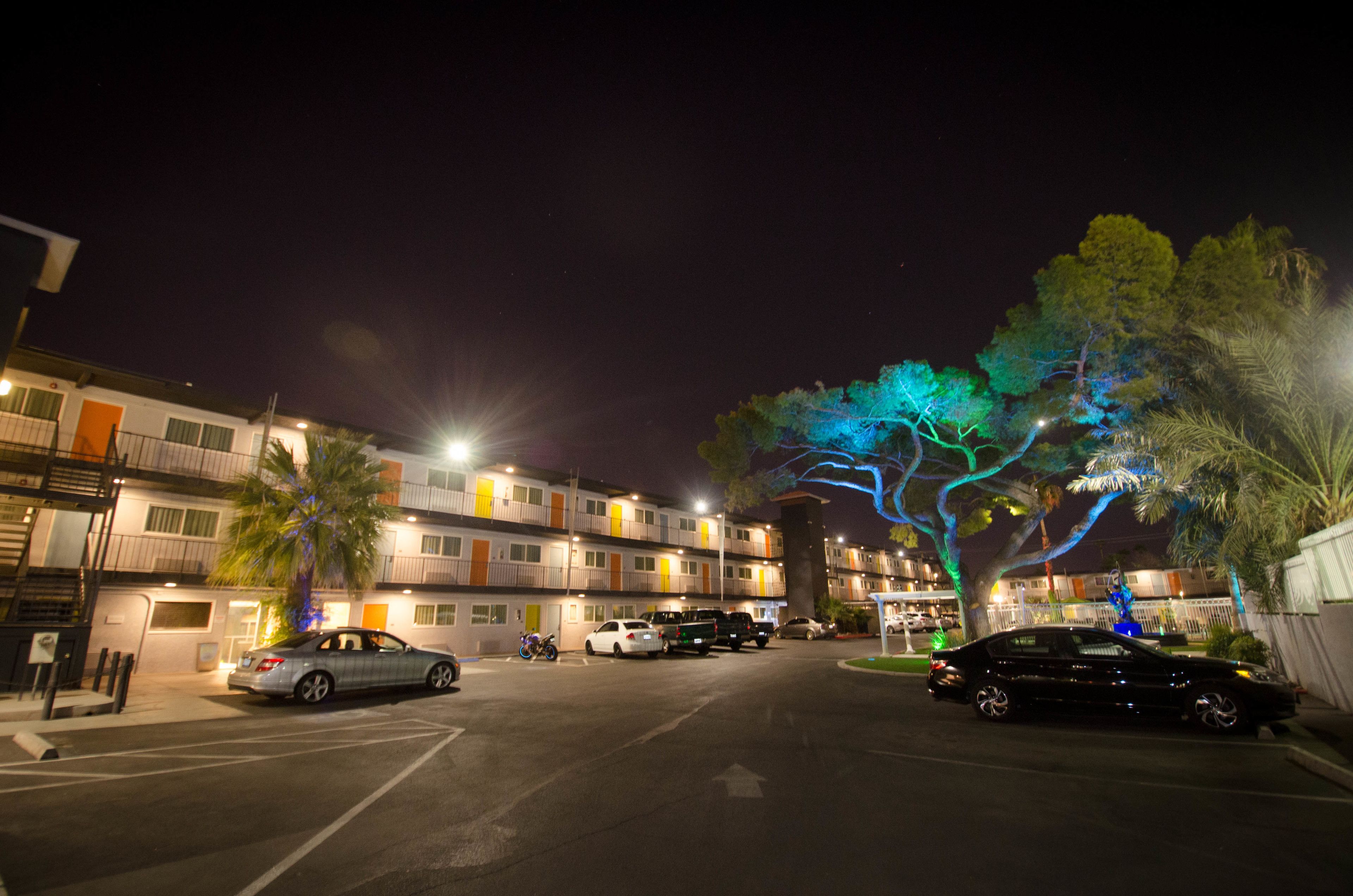 Photo - Thunderbird Hotel