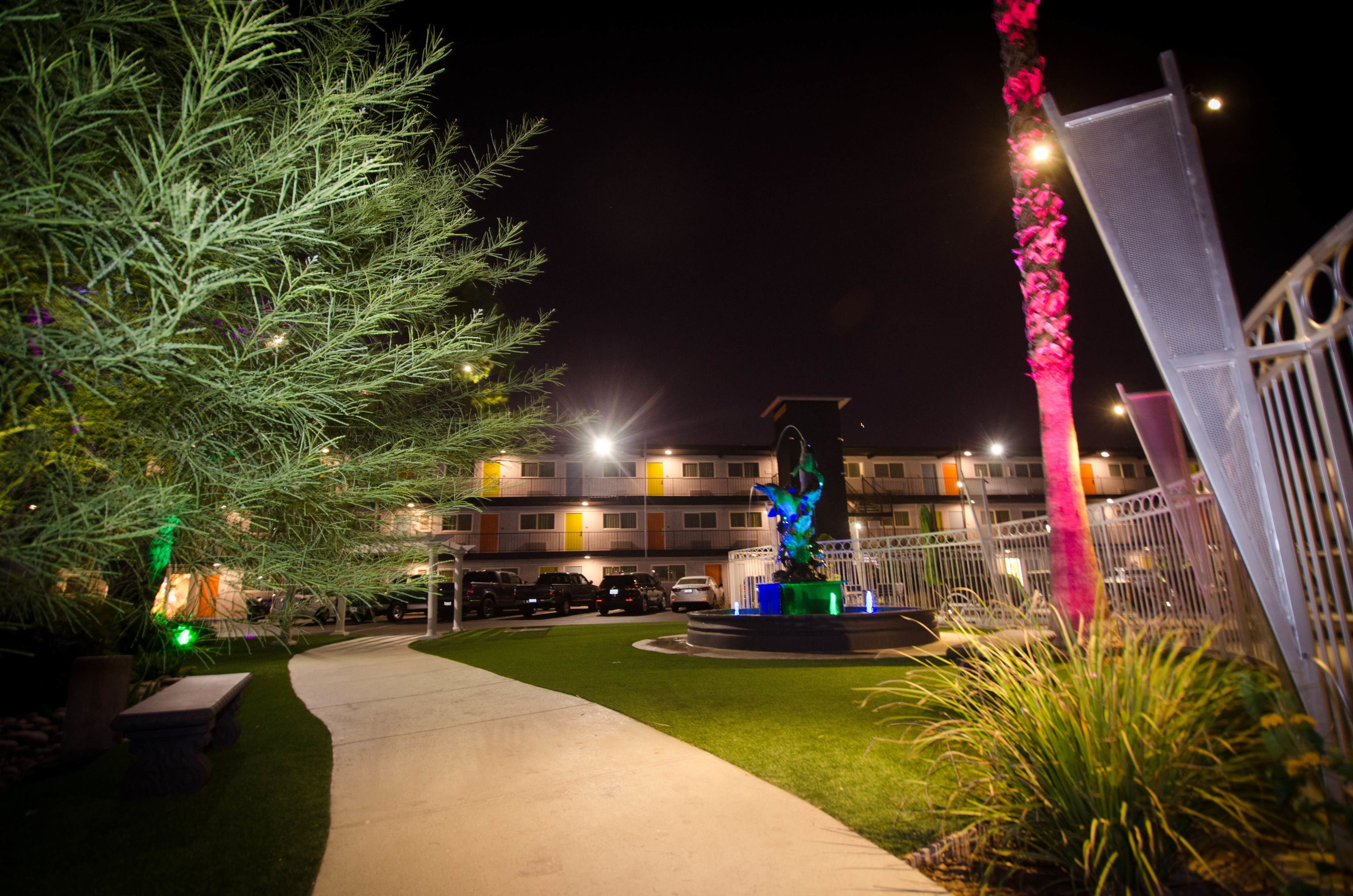 Photo - Thunderbird Hotel