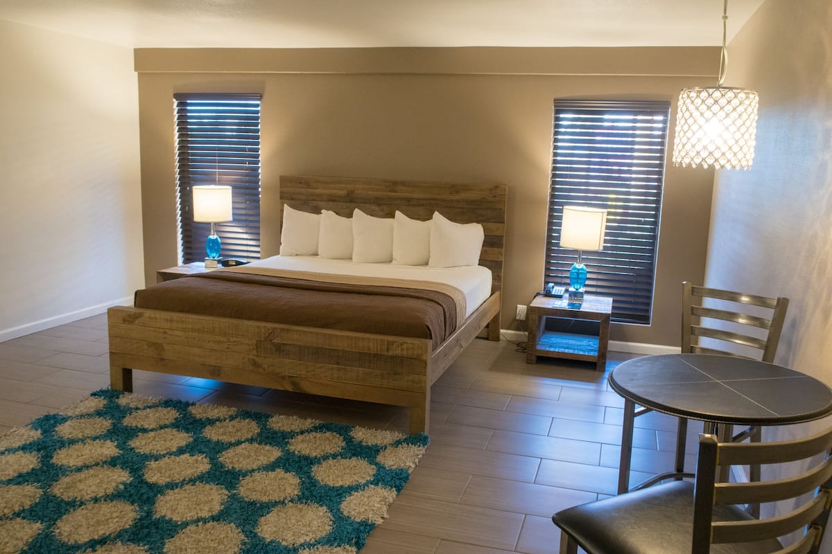 Junior Suite | Premium bedding, desk, blackout drapes, iron/ironing board