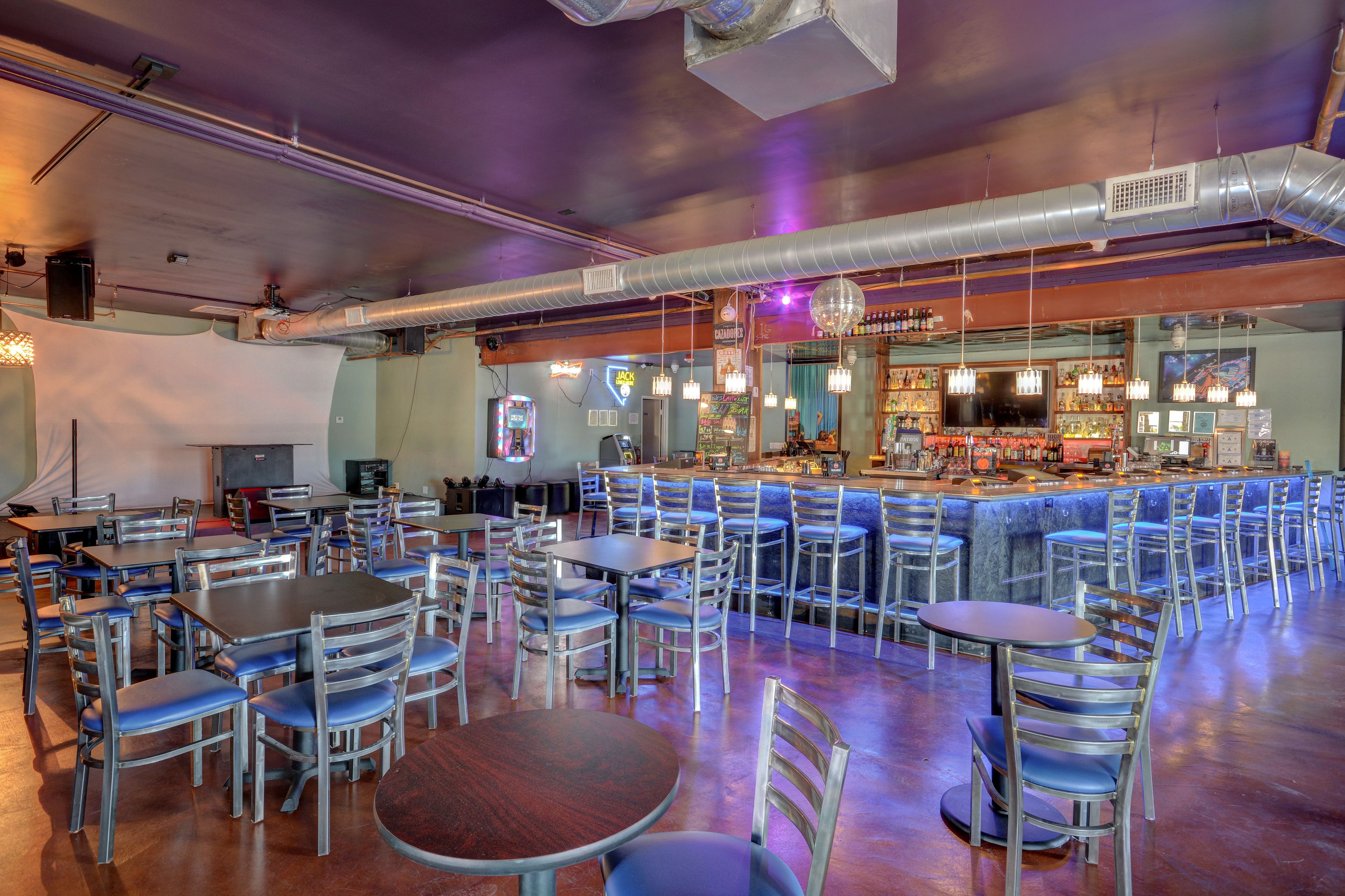 Photo - Thunderbird Hotel