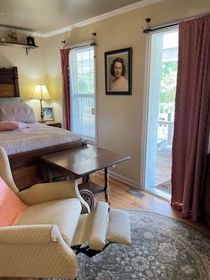 "Romantic Studio Suite (Country Sweethearts/Slater Room) | Living area