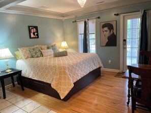 Elite Suite (Elvis Presley Fan Room) | Egyptian cotton sheets, premium bedding, down comforters