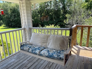 "Romantic Studio Suite (Country Sweethearts/Slater Room) | Terrace/patio