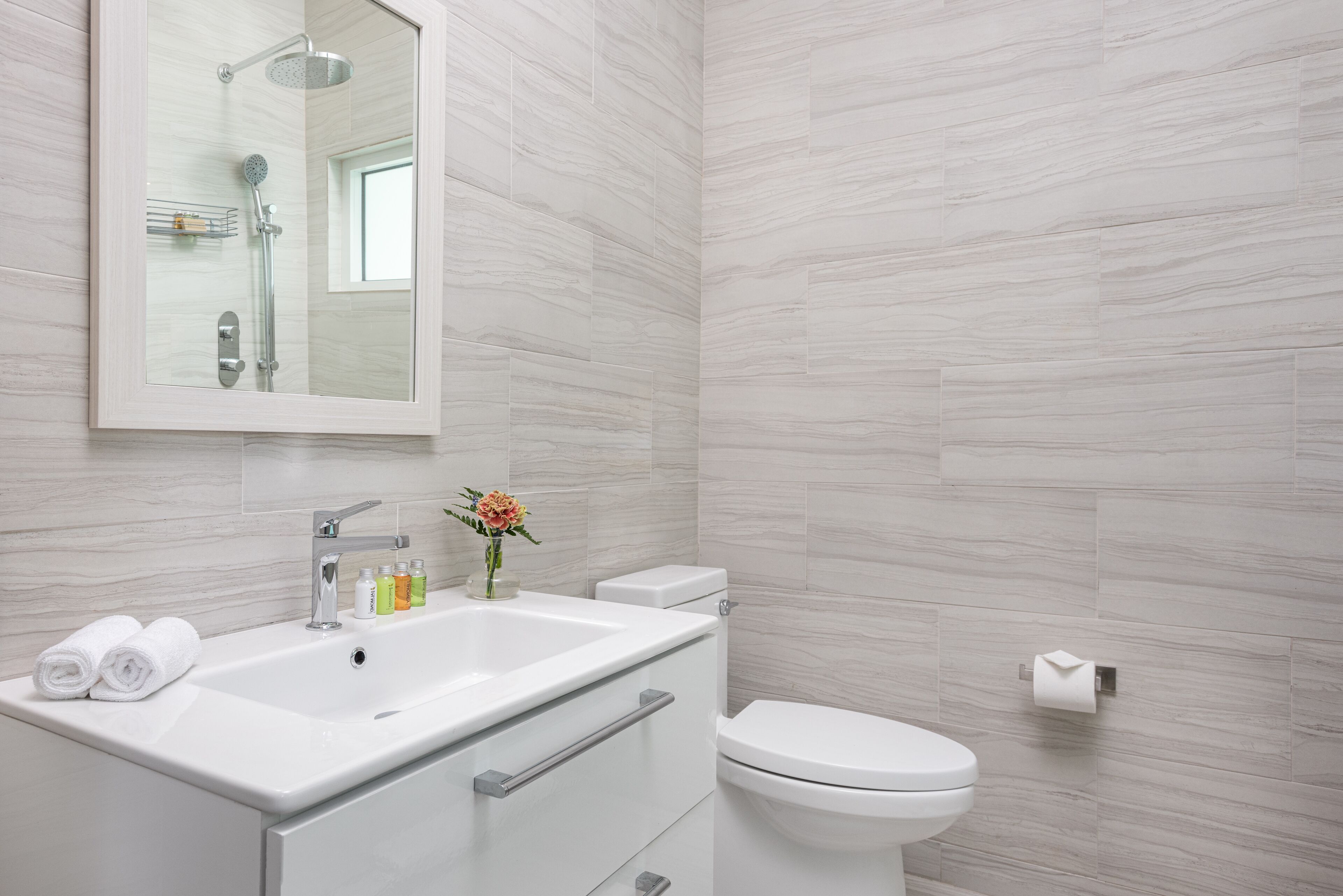 deluxe room | bathroom | shower, rainfall showerhead, free toiletries, hair dryer