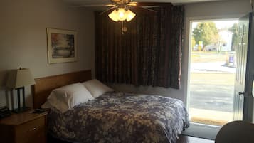 Standard Room, 1 Queen Bed, Non Smoking, Kitchenette