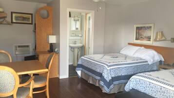 Chambre Standard, 2 lits doubles, non-fumeur, cuisinette | Accès au Wi-Fi (inclus), literie fournie