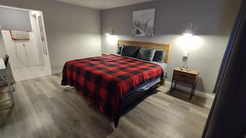 Chambre Standard, 1 très grand lit, non-fumeur | Rideaux d’obscurcissement, accès au Wi-Fi (inclus), literie fournie