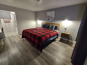 Standard Room, 1 King Bed, Non Smoking - Skyview Motel (Melancthon)