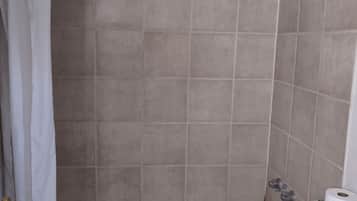 Standard Room, 1 King Bed, Non Smoking | Bathroom