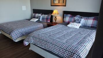 Habitación estándar, 2 camas Queen size, para no fumadores | Cortinas blackout, wifi gratis y ropa de cama