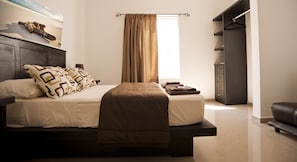 In-room safe, free WiFi