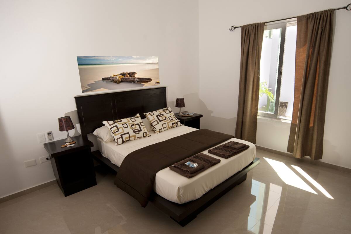 In-room safe, free WiFi