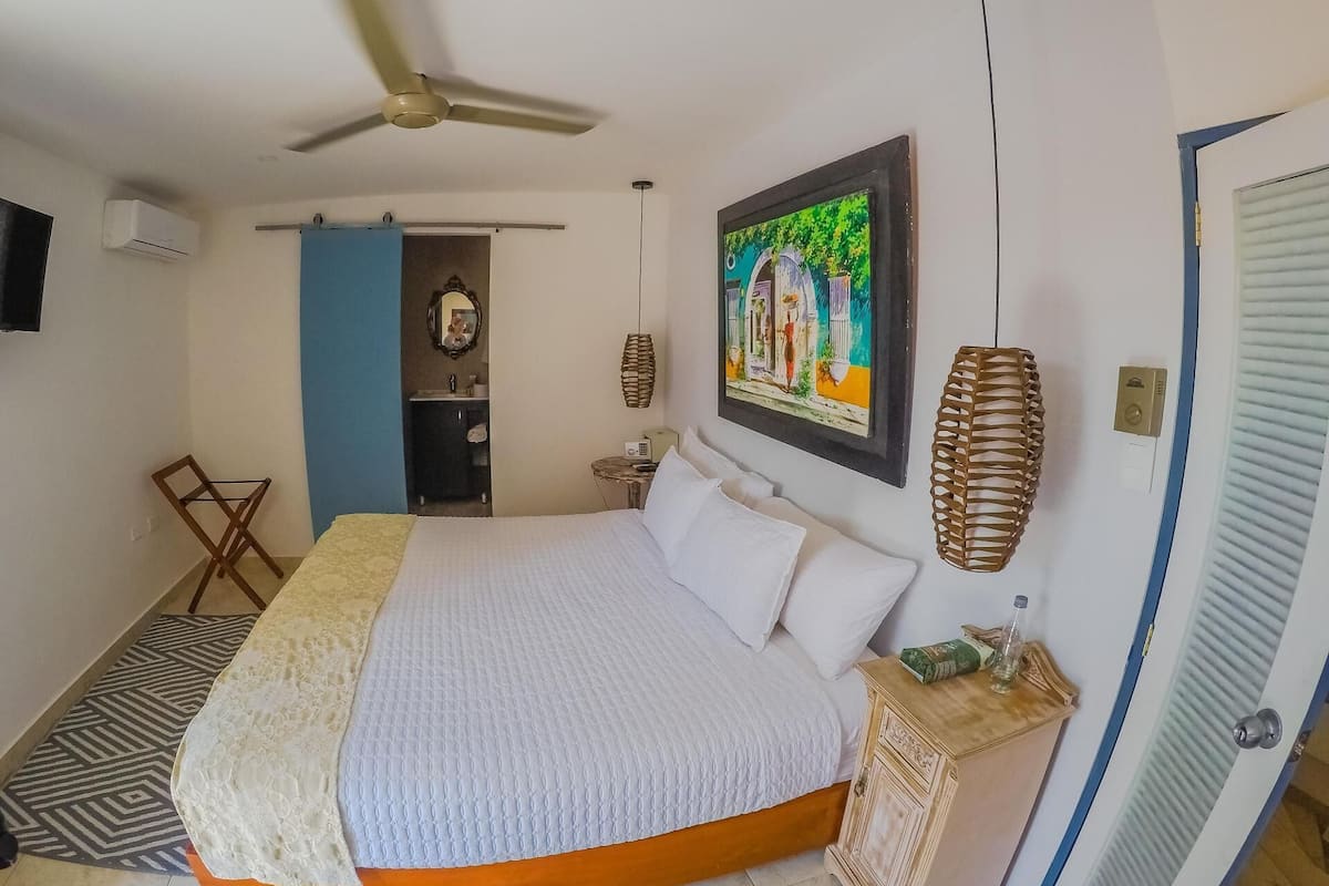 5 bedrooms, in-room safe, free WiFi, bed sheets