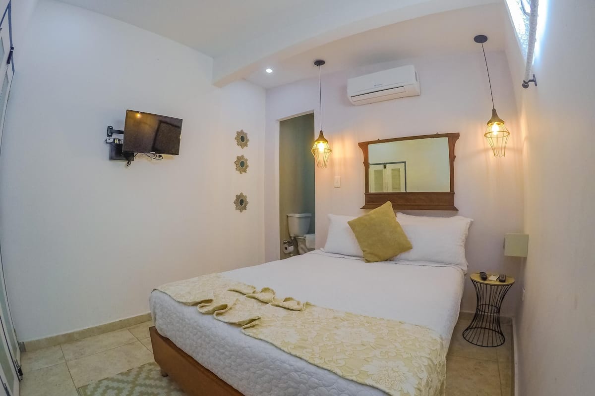 5 bedrooms, in-room safe, free WiFi, bed sheets