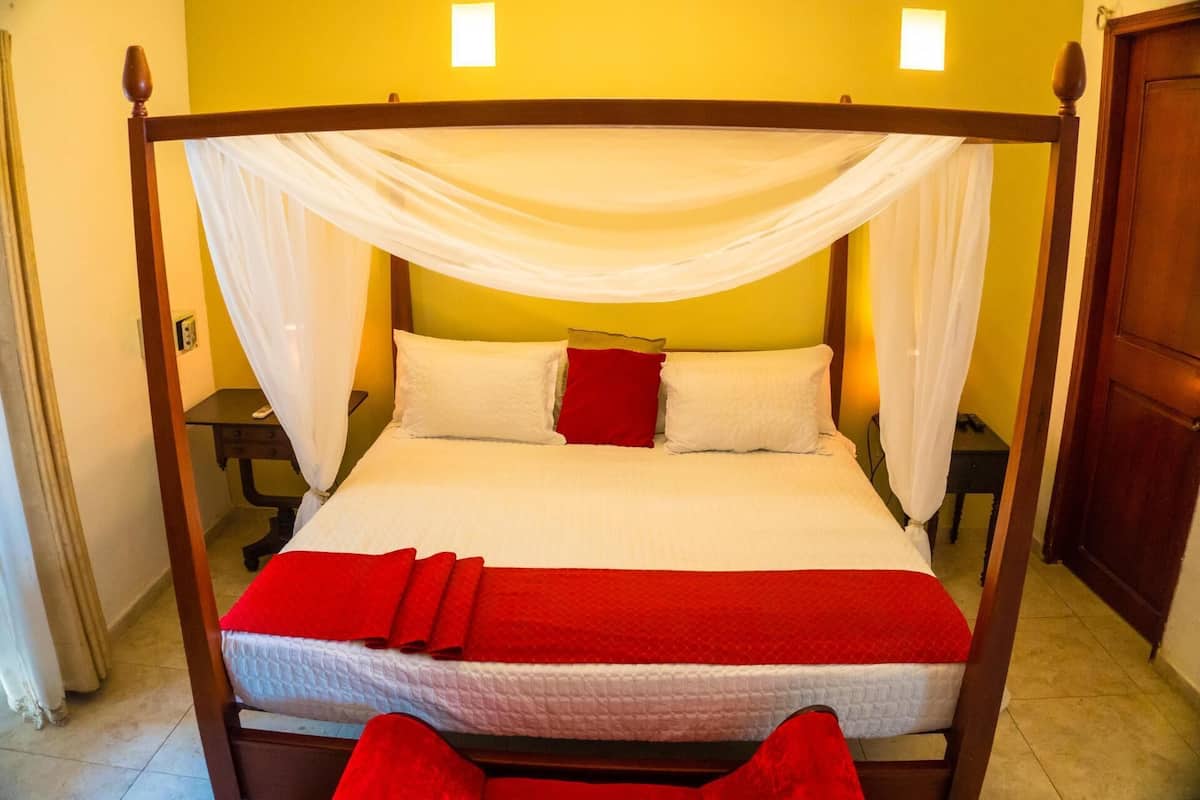 Coffres-forts dans les chambres, Wi-Fi gratuit, draps fournis