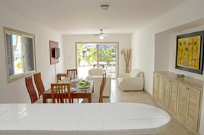 经典村舍, 2 间卧室, 泳池景观 | 客房景观