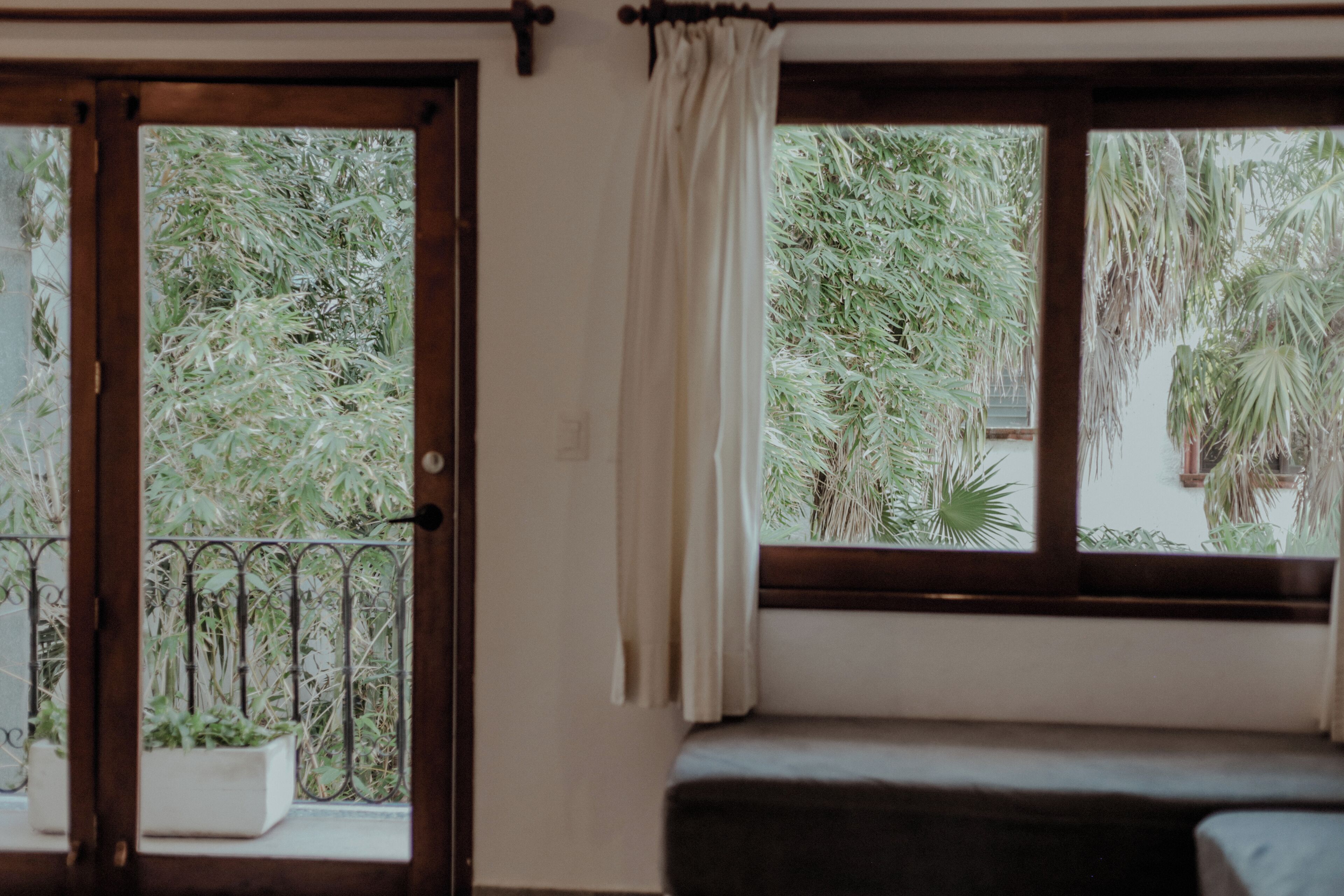 Standard Room | Living area | 30-inch flat-screen TV with cable channels, TV