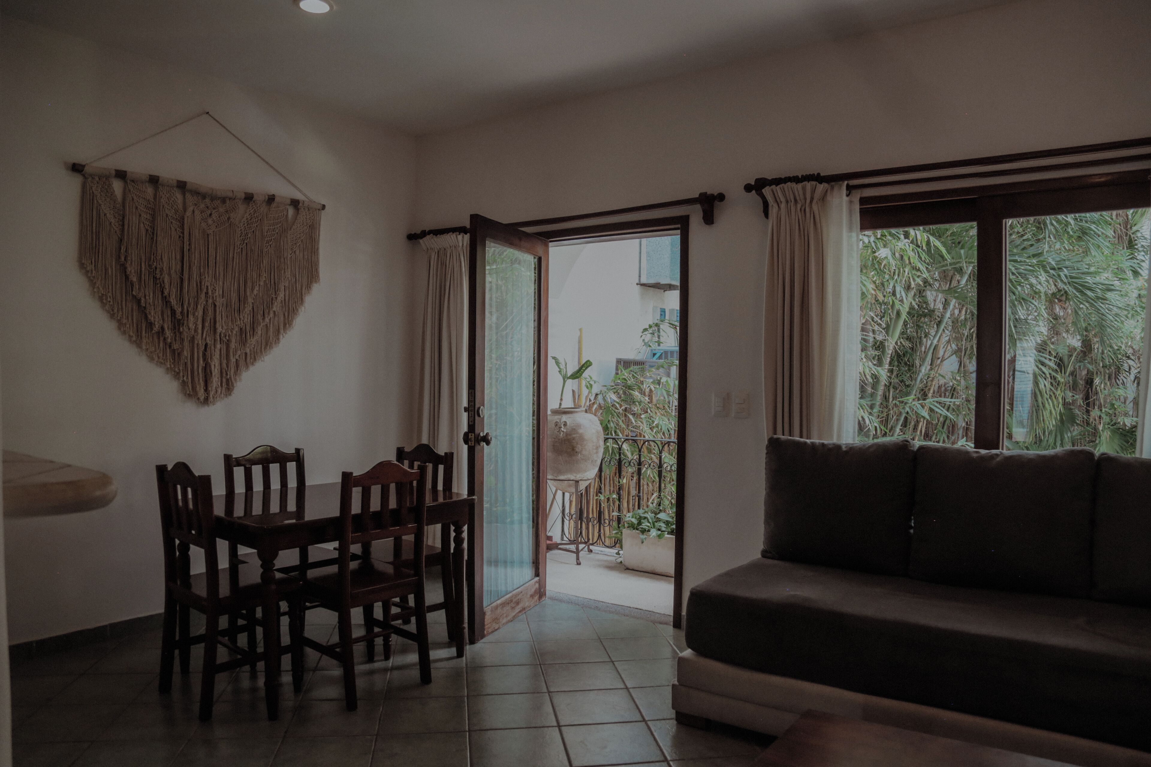 Habitación estándar | Área de sala de estar | Televisión de pantalla plana de 30 pulgadas con canales por cable 