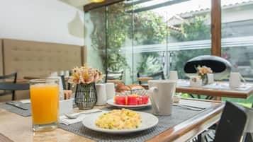 Frühstück, Mittagessen und Abendessen