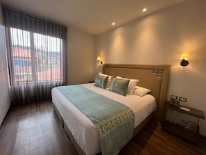 Chambre Double Deluxe | Coffres-forts dans les chambres, chambres insonorisées, Wi-Fi gratuit