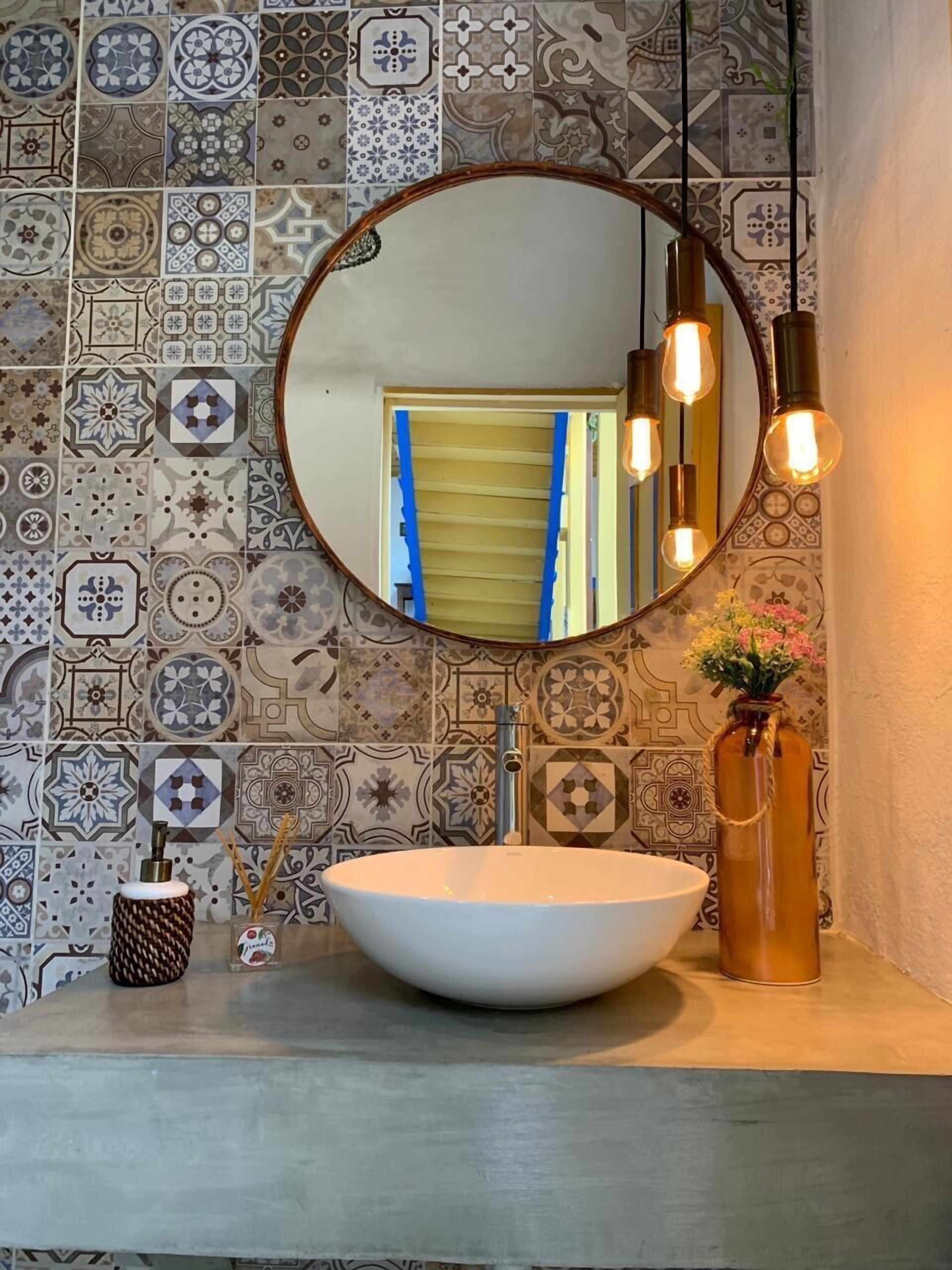 Shower, towels, soap, shampoo