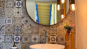 Shower, towels, soap, shampoo