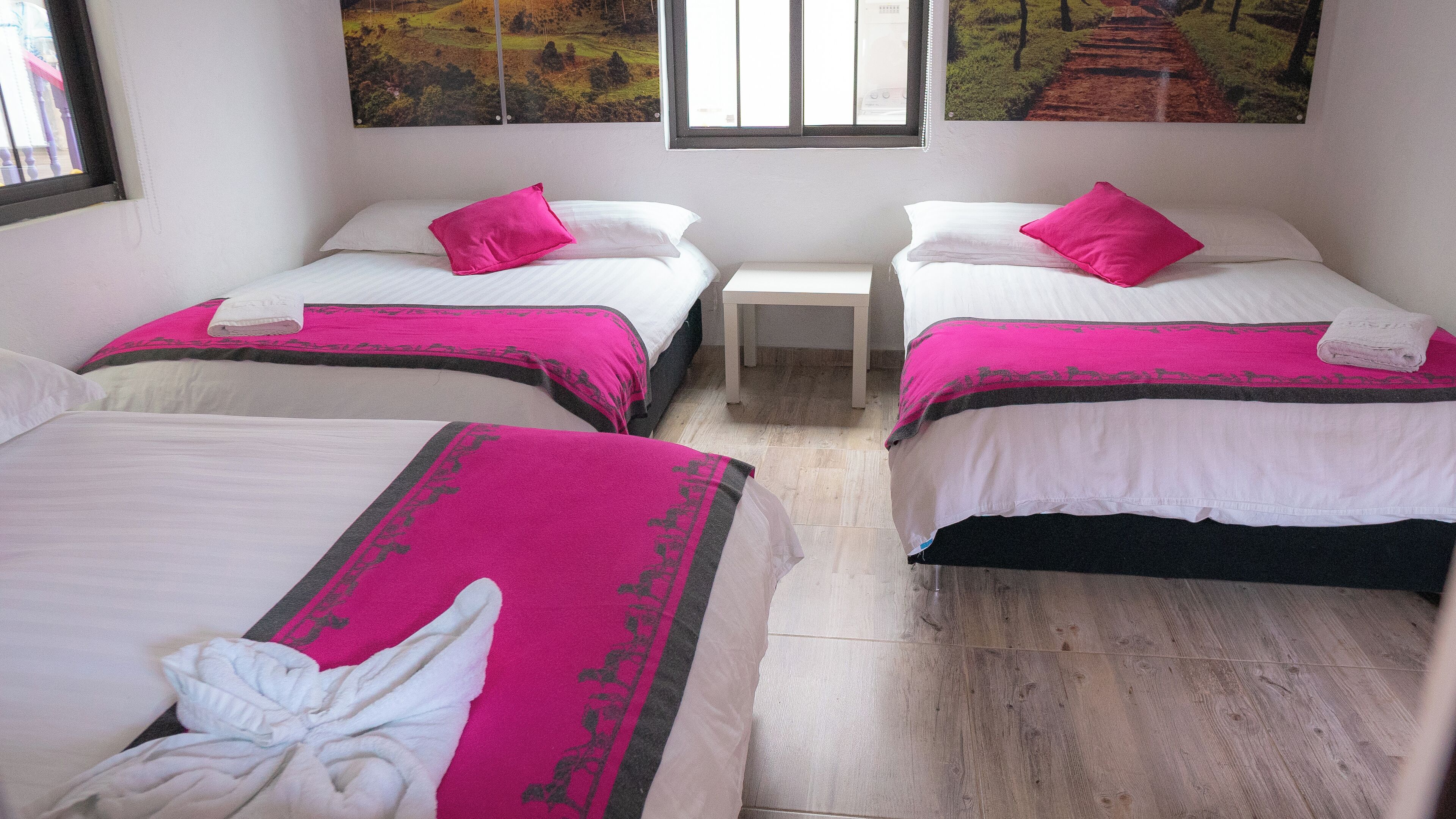 标准三人房, 多张床 | 高档床上用品、笔记本电脑工作区、免费 WiFi