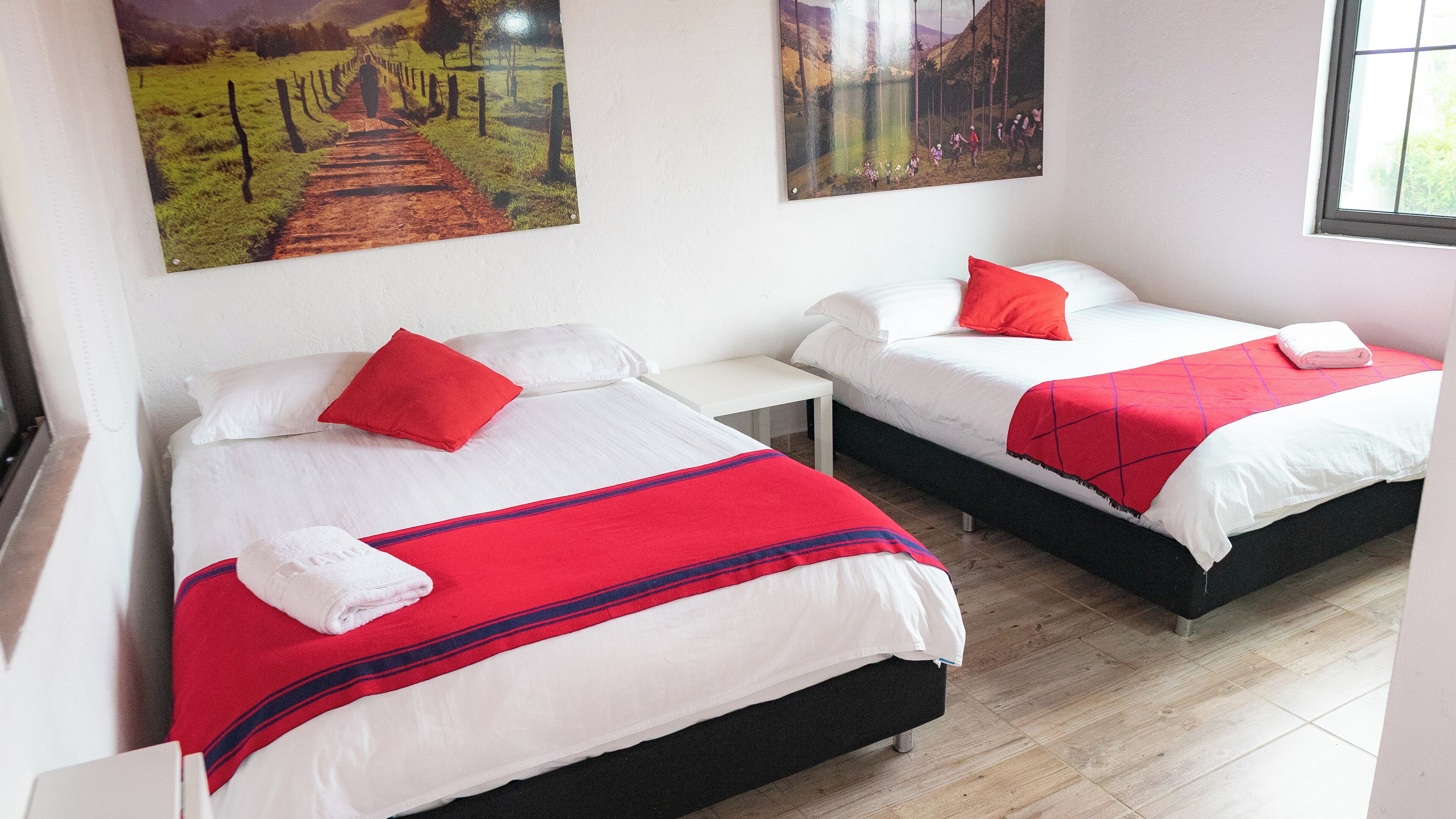 标准双人房, 2 张双人床 | 高档床上用品、笔记本电脑工作区、免费 WiFi