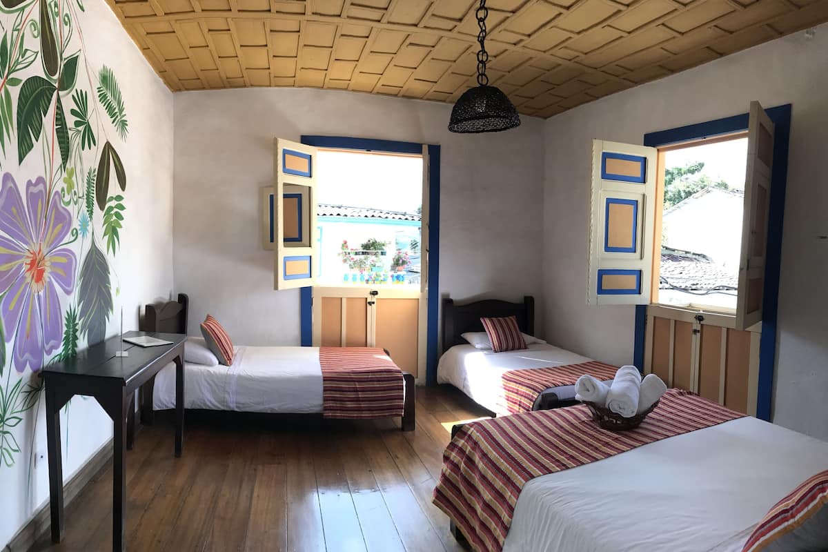 Quadruple Room | Premium bedding, laptop workspace, WiFi (free)