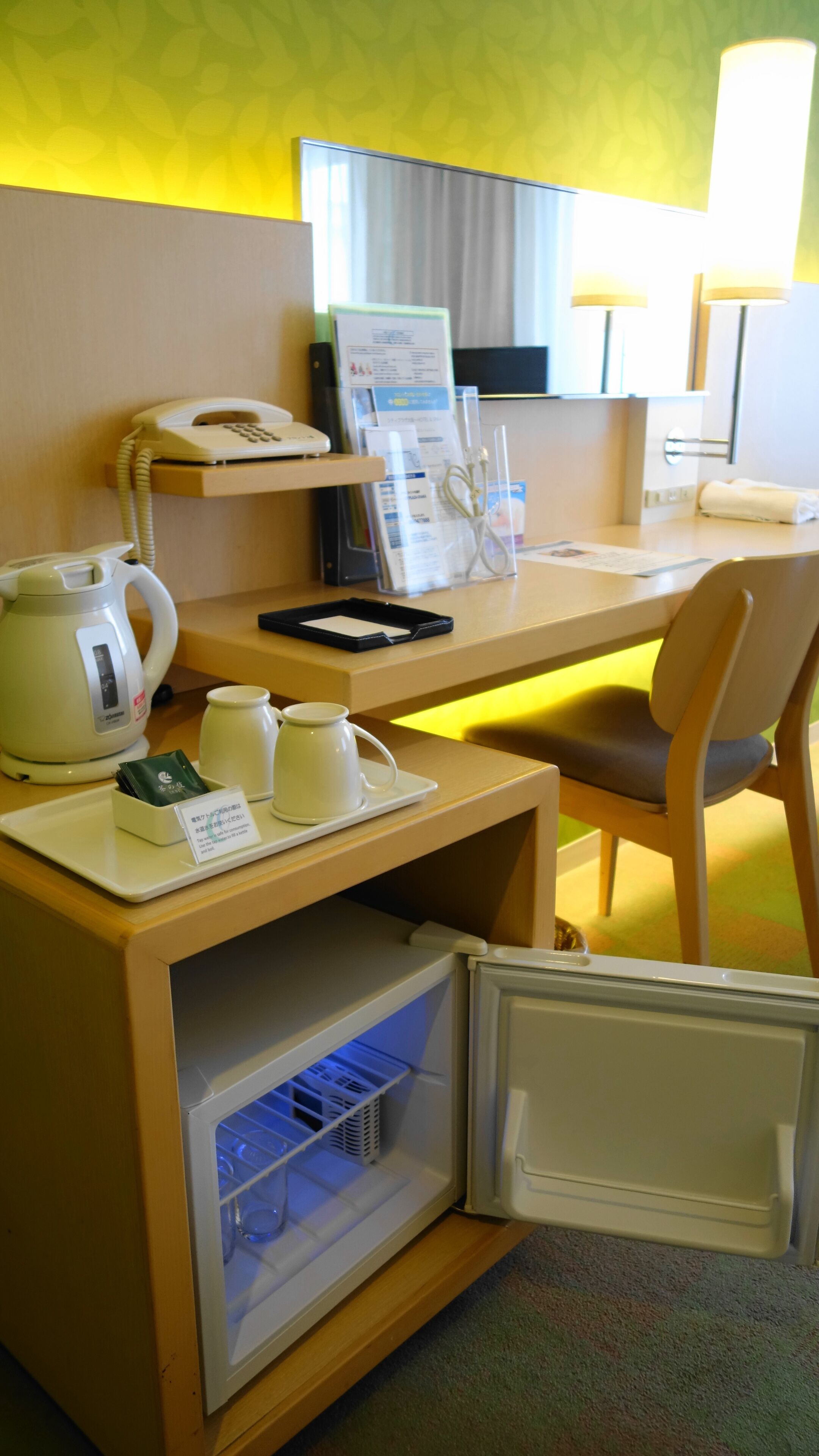 standard twin room (2 single beds), non smoking, city view | living area