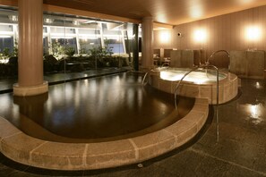 美體療程、芳療、熱石按摩、敷體療程、海洋療法、臉部療程