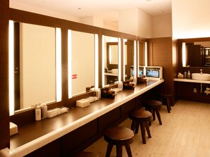 Körperbehandlungen, Aromatherapie, Warmsteinmassagen