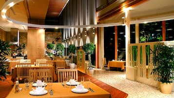 Tägliches Frühstücksbuffet (2700 JPY pro Person)