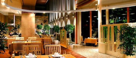 Tägliches Frühstücksbuffet (2700 JPY pro Person)